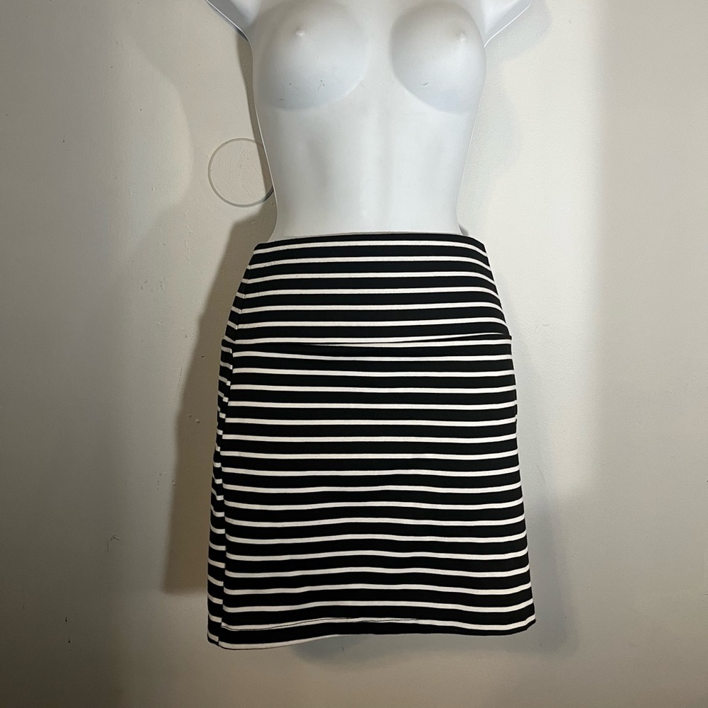 Black and white striped pencil skirt